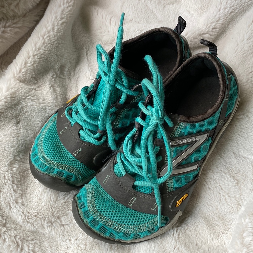 New balance minimus runners size 5 1/2 ladies (3.5 youth)